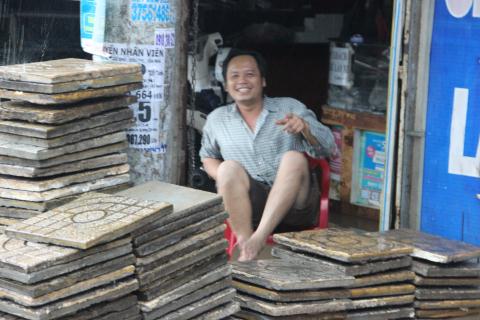 Chùm[-]ảnh[-]người[-]Sài[-]Gòn[-]gồng[-]mình[-]hứng[-]úng[-]ngập[-]do[-]mưa